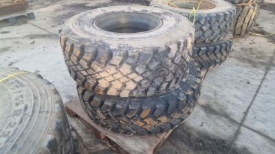 1 x 14.00 R20 Tyre and Rim + 1 x 445/65 R22.5 Tyre and Rim