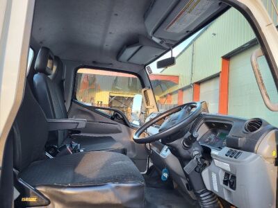 2017 Mitsubishi Fuso Canter 7C18 4x2 Beavertail  - 11