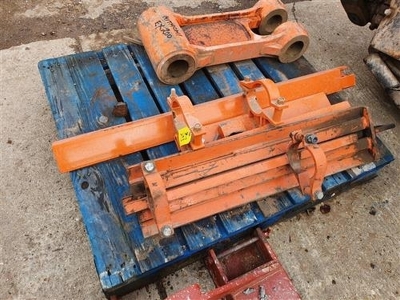 Hitachi EX200 Ram Guards + Bucket Link - 4