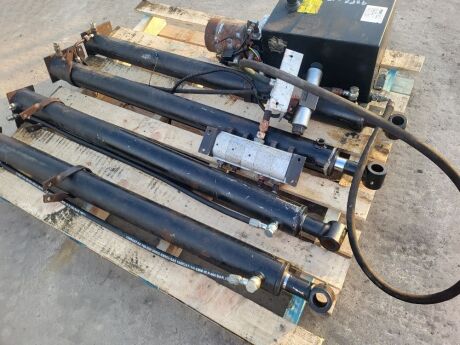 4x Hydraulic Rams & Hydraulic Pump Pack