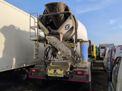 2016 Volvo 8x4 Tridem Rear Steer Mixer