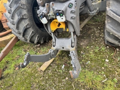 Valtra T215 Agricultural Tractor - 2