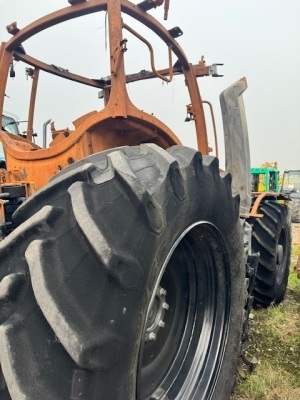 Valtra T215 Agricultural Tractor - 16