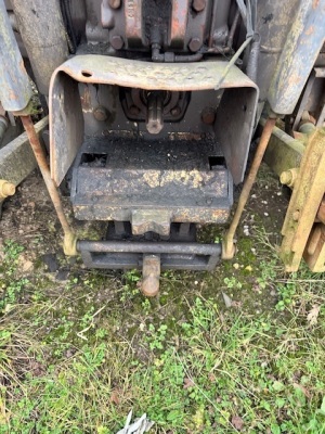 Massey Ferguson 3085 4WD Tractor - 9
