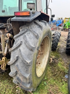 Massey Ferguson 3085 4WD Tractor - 11