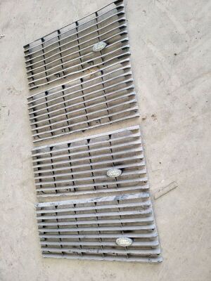 4x Land Rover Defender Front Grills - 2