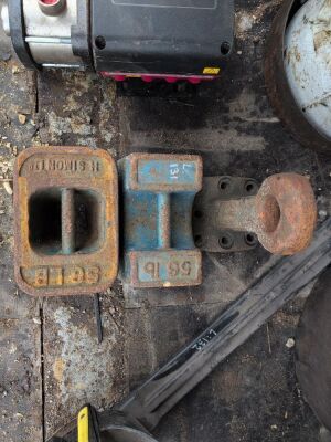 2x 56lb Weights + 1x Bolt on Tow Eye - 2