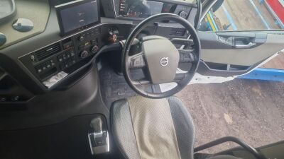 2023 Volvo FH 6x2 Rear Lift Tractor Unit - 4