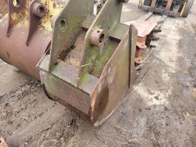 18 Inch Digging Bucket 50mm Pin Holes - 3