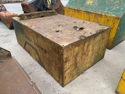 6ft x 4ft Steel Tank, Complete with Hand Pump, 2.5ft High, Lockable Top Door - 3