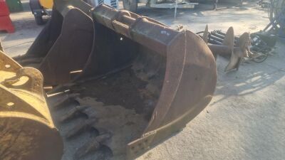 58" Toothed Bucket - 80mm Pins