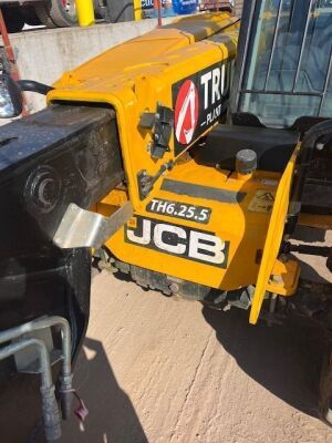 2022 JCB 525-60 Telehandler - 13