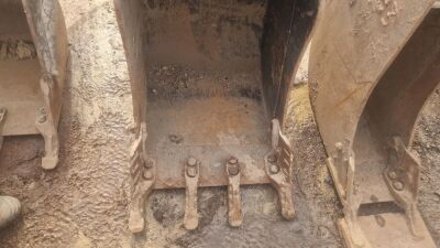 22" Toothed JCB Bucket - 45mm Pins