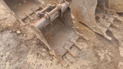 22ft JCB Toothed Bucket - 45mm Pins
