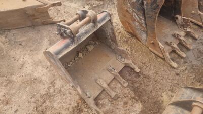 23" JCB Toothed Bucket - 35mm Pins