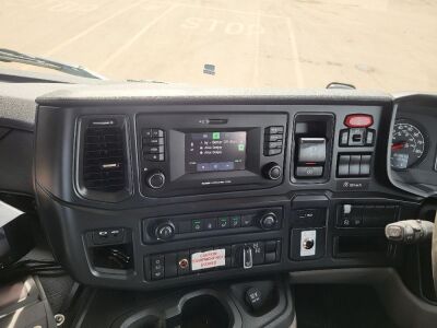 2018 Scania P410 8x4 Hook Loader - 17