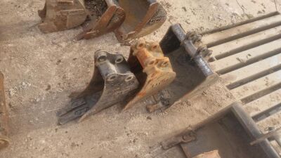 1x JCB Toothed 18" Bucket, 1x JCB 9" Bucket, 1x JCB 6" Toothed Bucket - 30mm Pins