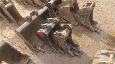 1x JCB 2ft Toothed Bucket, 1x JCB 1ft Toothed Bucket, 1x JCB 6" Bucket - 30mm Pins