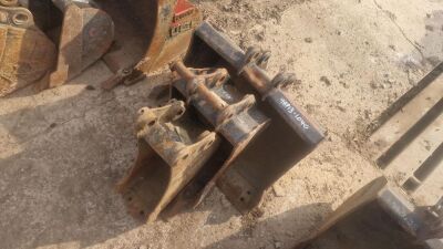 1x JCB 2ft Bucket, 1x JCB 1ft Bucket, 1x JCB 6" Bucket - 30mm Pins