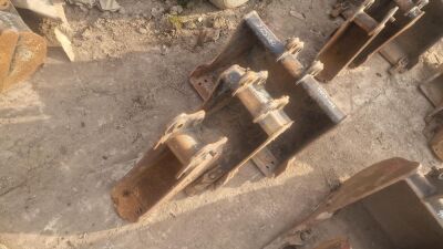 1x JCB 2ft Toothed Bucket, 1x JCB 1ft Bucket, 1x Rhino 6" Bucket - 30mm Pins