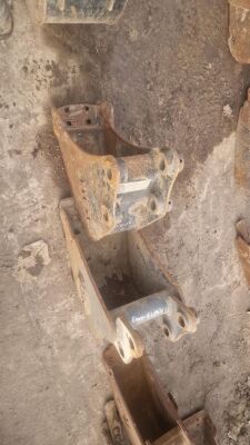 1x Strickland 9" Bucket, 1x JCB 6" Bucket - 30mm Pins - 2