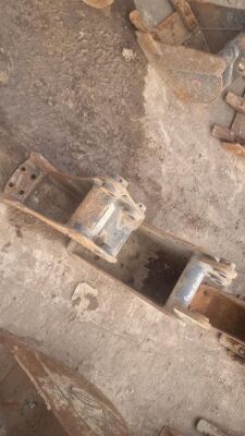 1x Strickland 9" Bucket, 1x JCB 6" Bucket - 30mm Pins - 3
