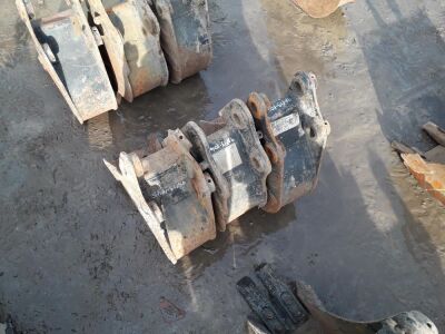 2x JCB 6" Buckets, 1x Rhinox 6" Bucket - 30mm Pins - 3