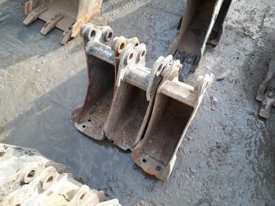 2x JCB 6" Buckets, 1x Rhinox 6" Bucket - 30mm Pins - 8