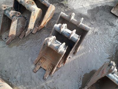 1x 16" Toothed Bucket, 1x 1ft Toothed Bucket, 1x 9" Toothed Bucket - 25mm Pins