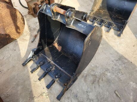 New & Unused 2ft 6" Digging Bucket - 45mm Pins