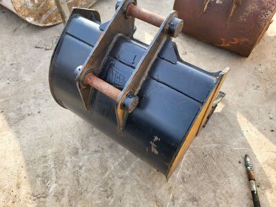 New & Unused 2ft 6" Digging Bucket - 45mm Pins - 3