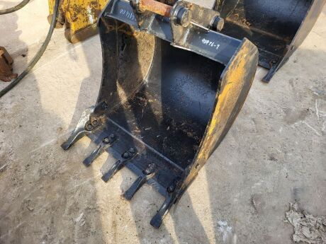 New & Unused 2ft 6" Digging Bucket - 45mm Pins
