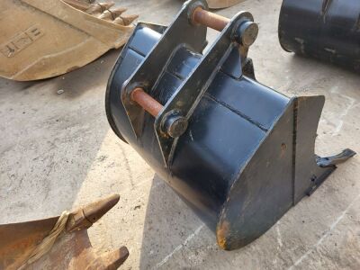 New & Unused 2ft 6" Digging Bucket - 45mm Pins - 3