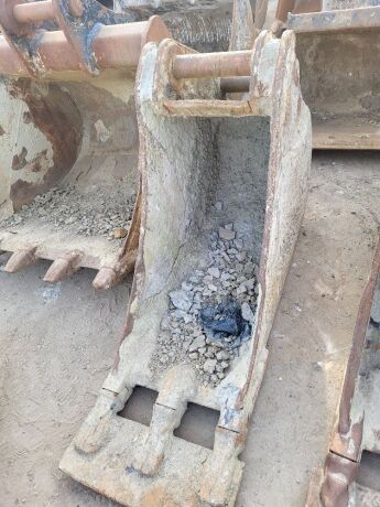 Volvo 2ft Digging Bucket - 80mm Pins