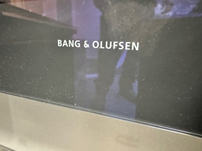 Bang & Olufsen TV Media Centre - 4