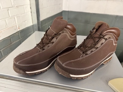 Pair of Unused Size 42 Boots