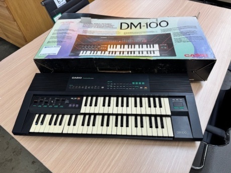 Casio DM-100 Electric Keyboard