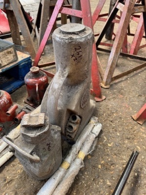 2x Bottle Jacks
