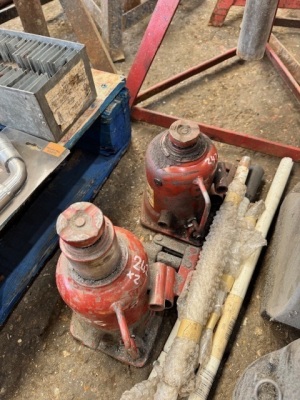 2x Bottle Jacks
