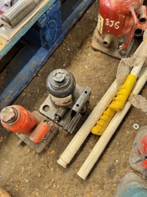 2x Bottle Jacks