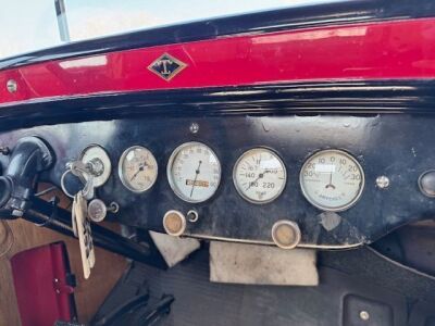 1932 Diamond T Model 210 LHD 4x2 Rigid - 16