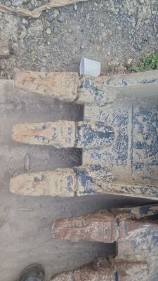 JCB 1.5ft Toothed Bucket - 65mm Pins - 2