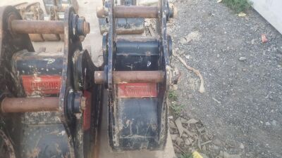 JCB 1.5ft Toothed Bucket - 65mm Pins - 3