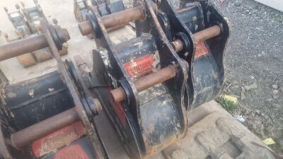 JCB 1.5ft Toothed Bucket - 65mm Pins - 5
