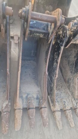 JCB 1.5ft Toothed Bucket - 65mm Pins