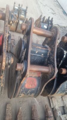JCB 1.5ft Toothed Bucket - 65mm Pins - 5