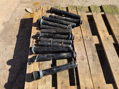 Quantity of 8ton & 5ton Bucket Pins