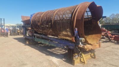 Trommel Including Feed Hopper - 3
