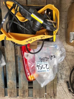 Qty of fuses rear light and titan pump - 2