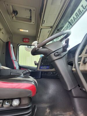 2018 Volvo FM410 8x4 Alloy Body Tipper - 13
